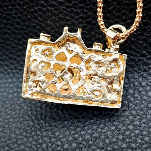 Crystal Rhinestone Camera Pendant Necklace Chain Necklace NWOT - Picture 3 of 3